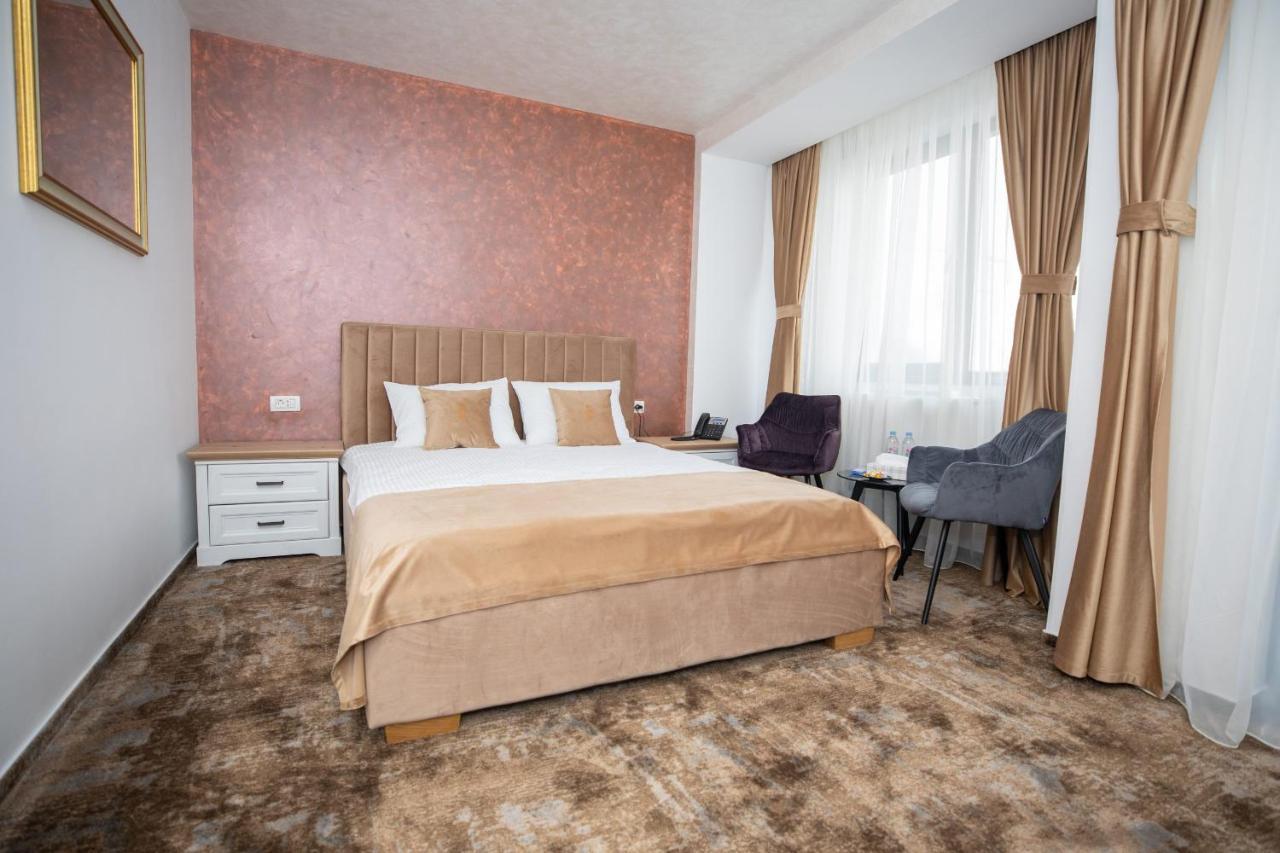 Hotel Del Ponte Targoviste Exteriér fotografie