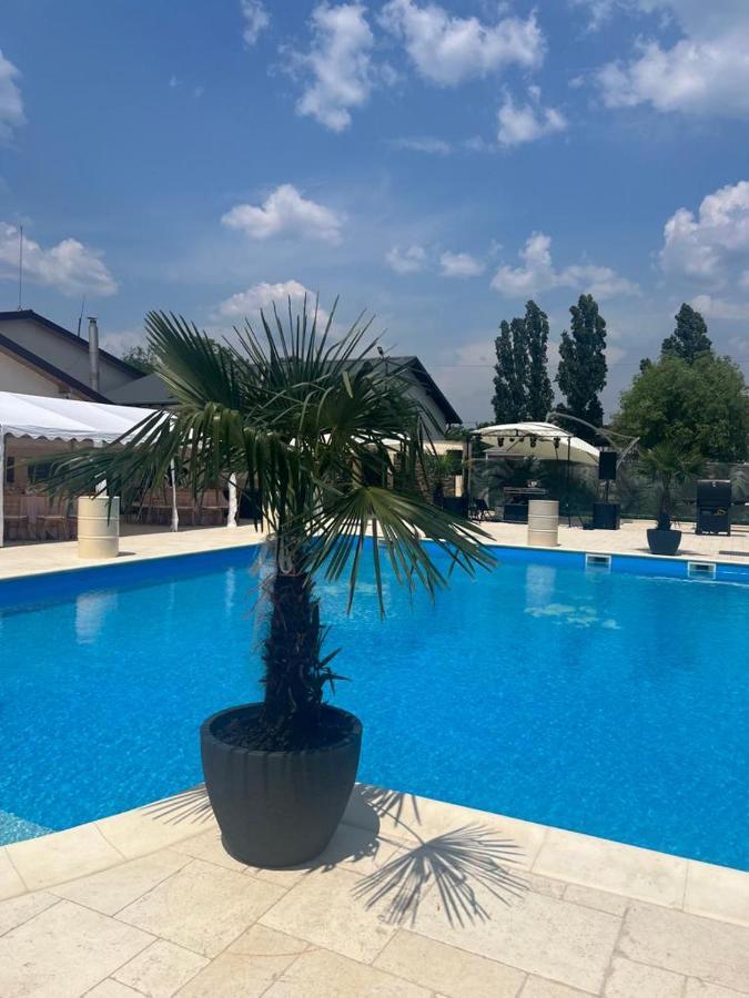 Hotel Del Ponte Targoviste Exteriér fotografie